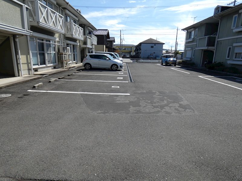 ケンズスクエア 駐車場