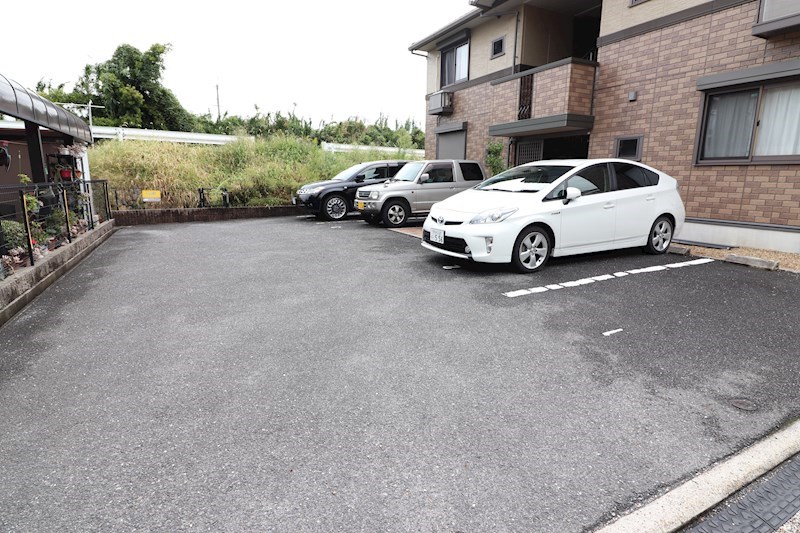 コート宮ノ下 駐車場