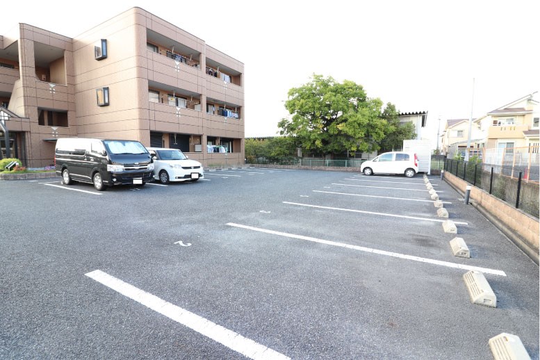 オーエム八千代北 駐車場