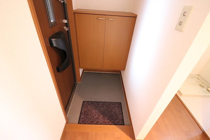 ラフィーネ結崎B 玄関
