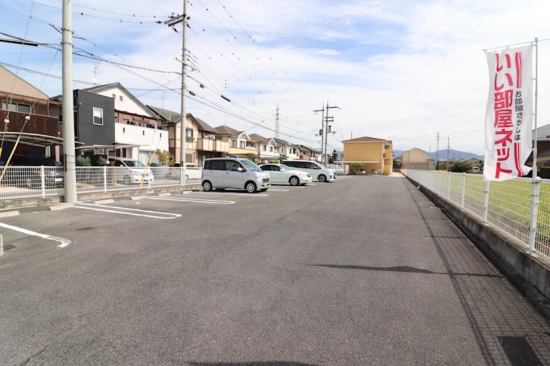 エム・フィオーレ 駐車場