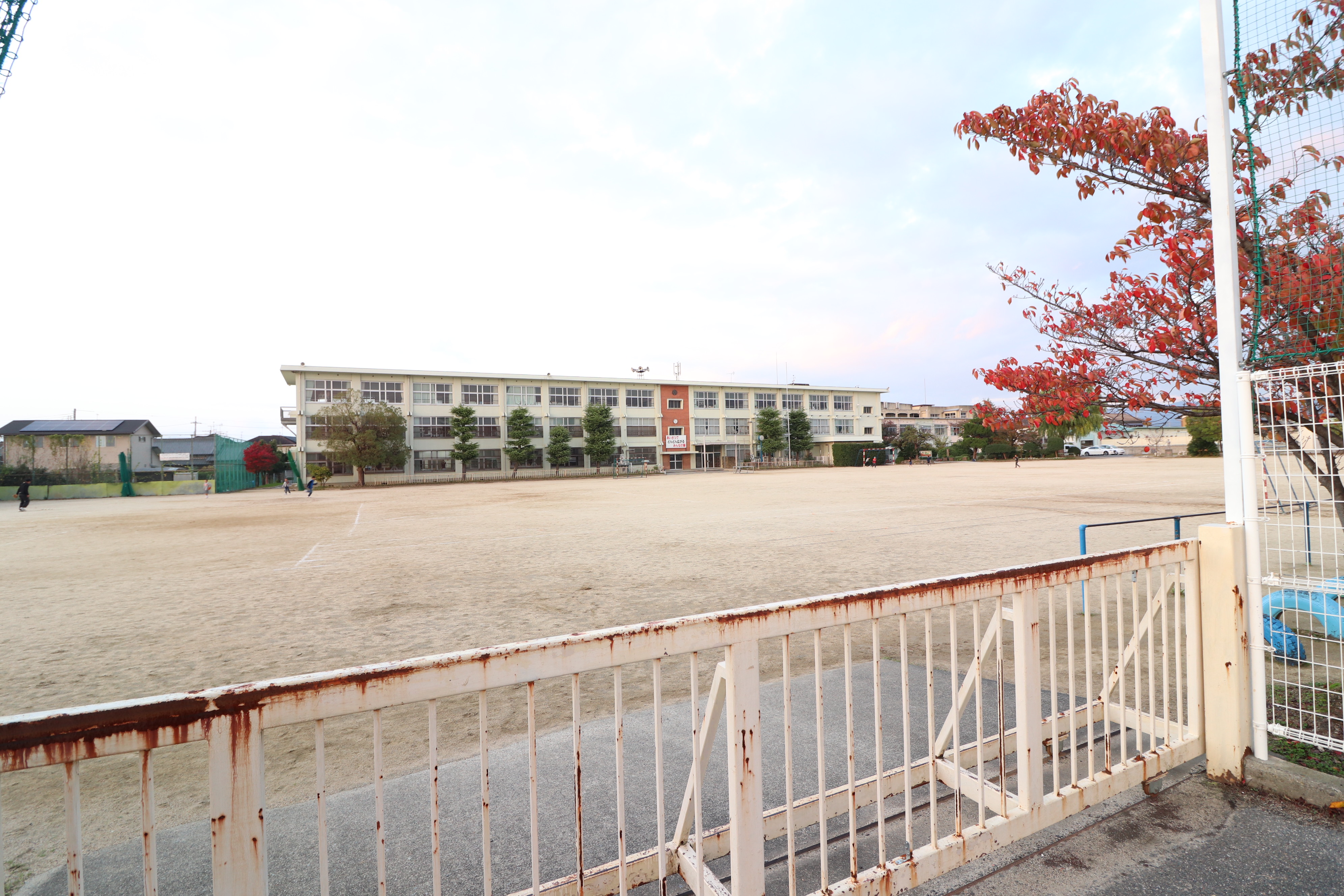 ブルジュール 小学校