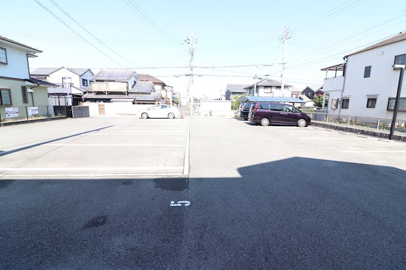 ルミナスアーク 駐車場