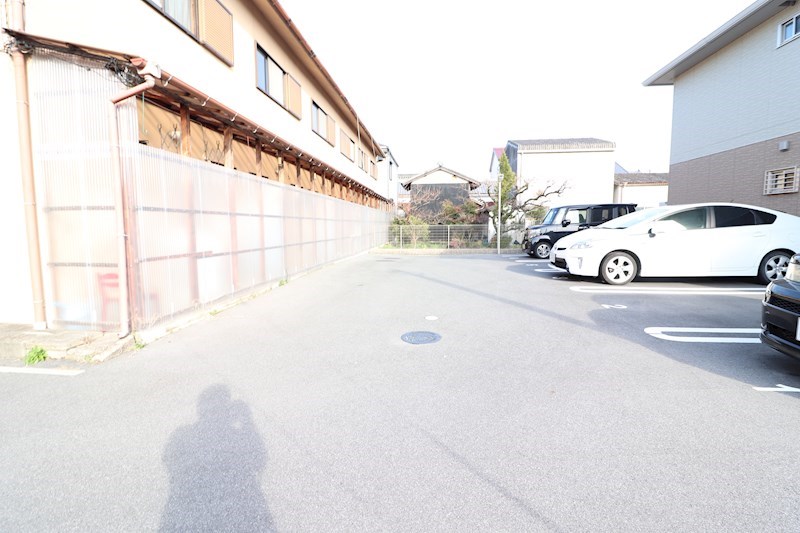 セントレジス八尾 駐車場