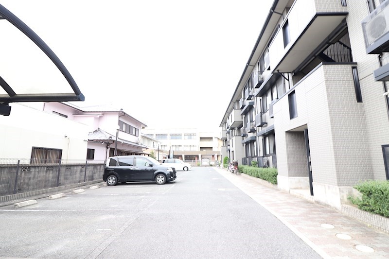 クレセール橿原 駐車場