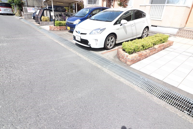 グレイスコート 駐車場