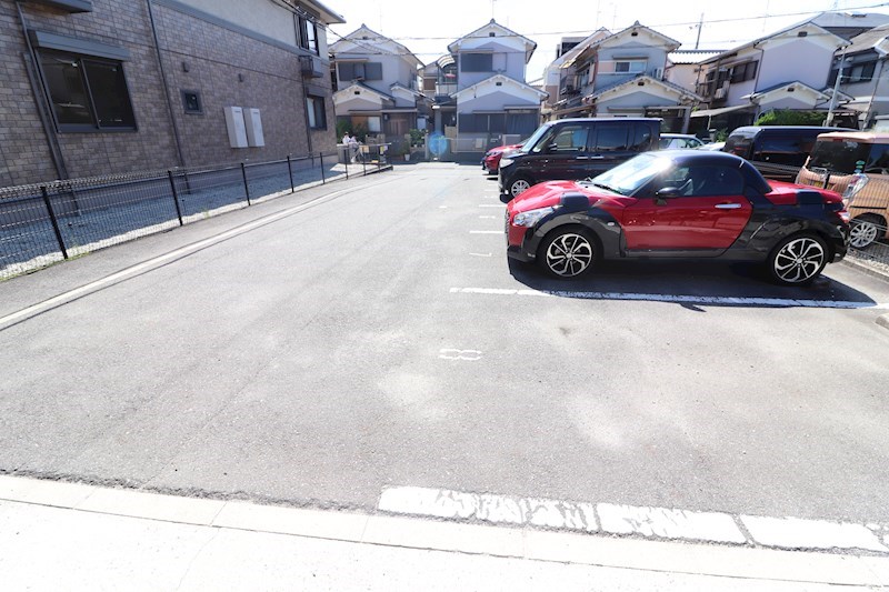 リヴェールシャトーA棟 駐車場