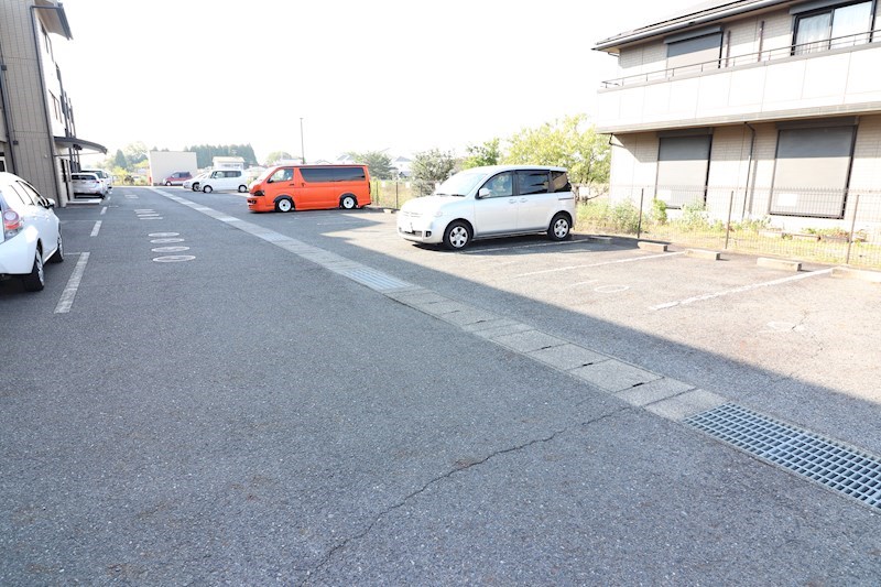 レジデンスモア 駐車場