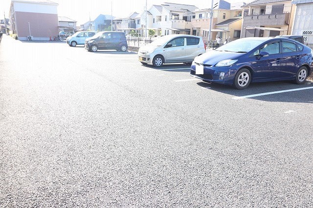 ロータス 駐車場