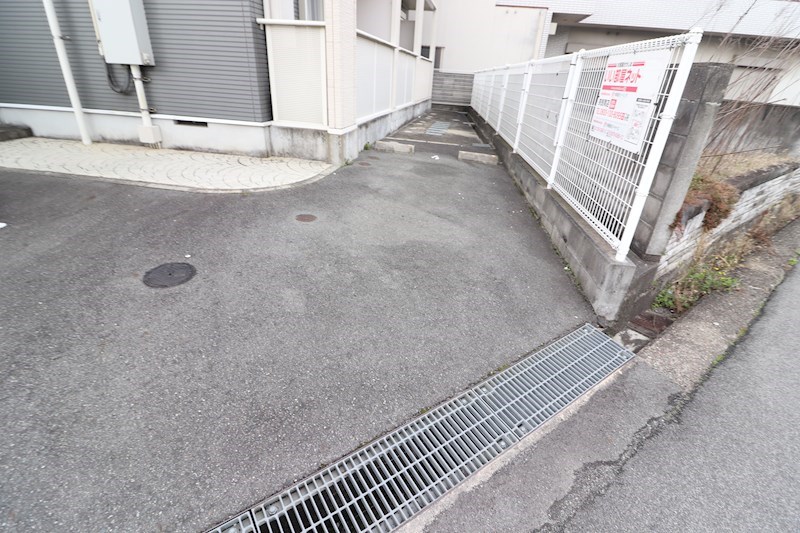 コメンサール 駐車場