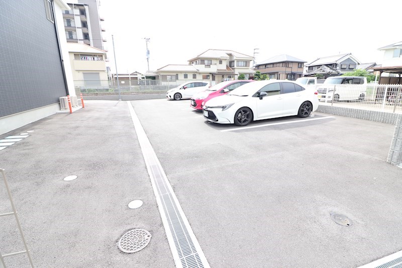 ニーノ 駐車場
