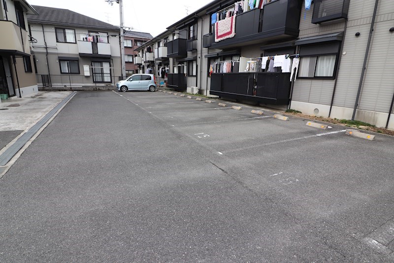 セジュール三笠B 駐車場