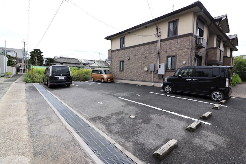 ヴィルヌーブ　A棟 駐車場
