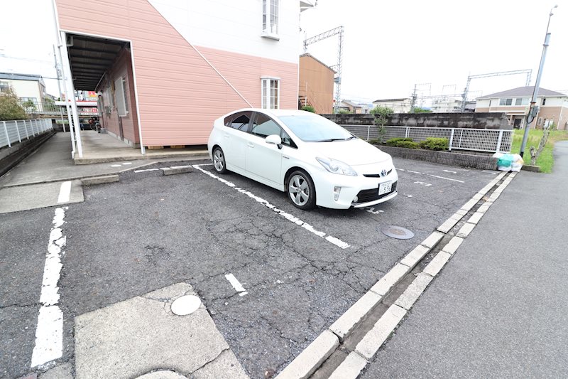ハイツまほろば 駐車場