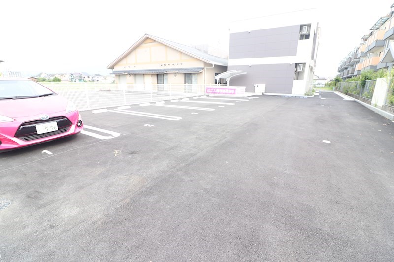 WEST　SAWA 駐車場