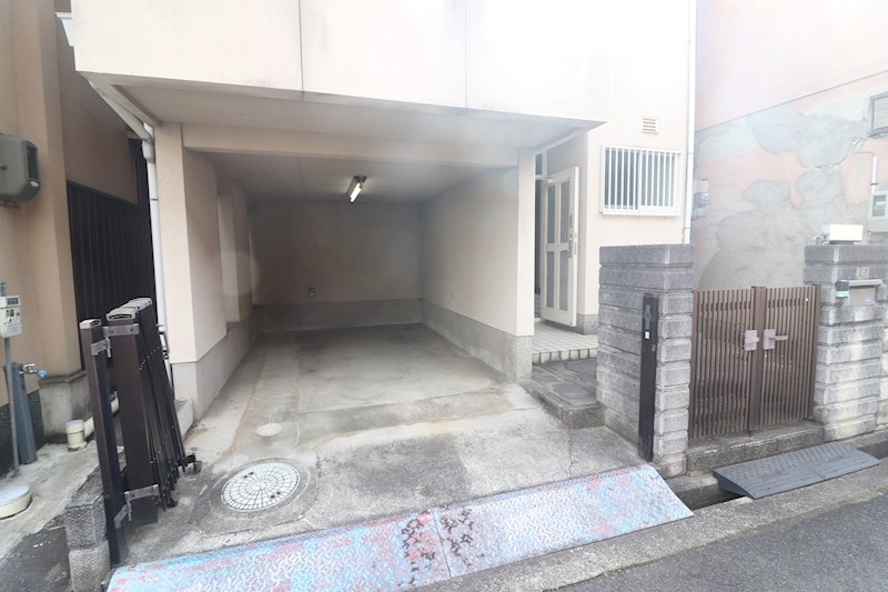 東坊城戸建Ⅱ 駐車場