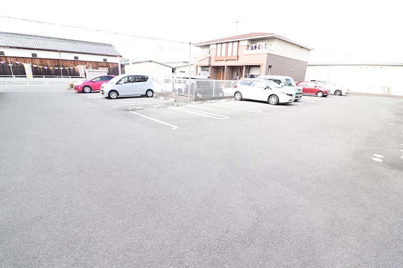 コート アプルーバル ネオ 駐車場