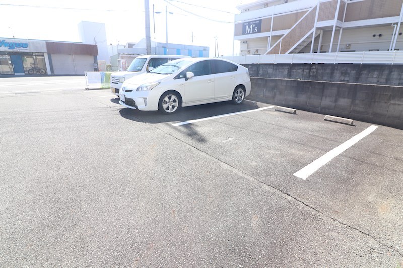 パストラルハイム 駐車場