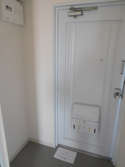 ハイツ三和 玄関