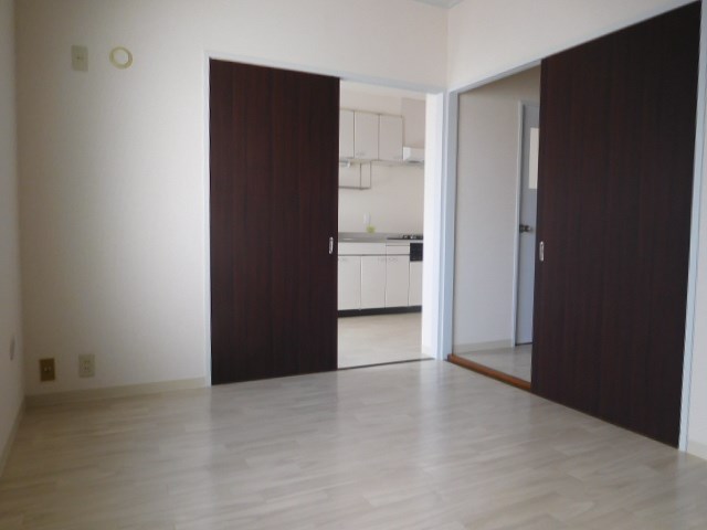 ハイツ三和 ベッドルーム