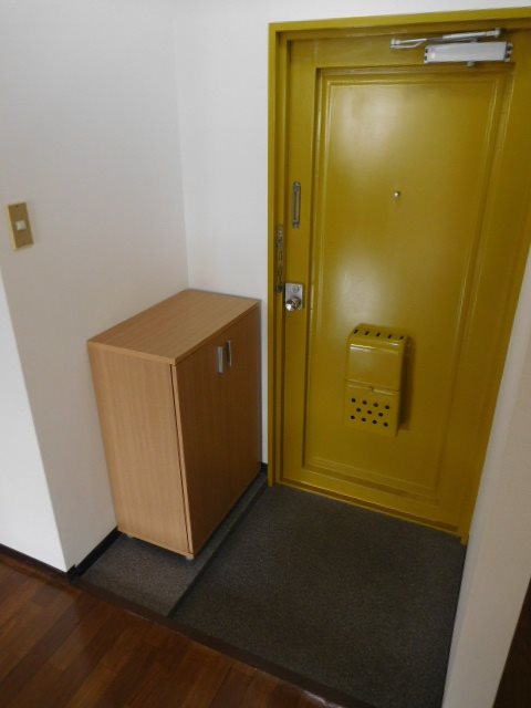 エルディム中田 玄関