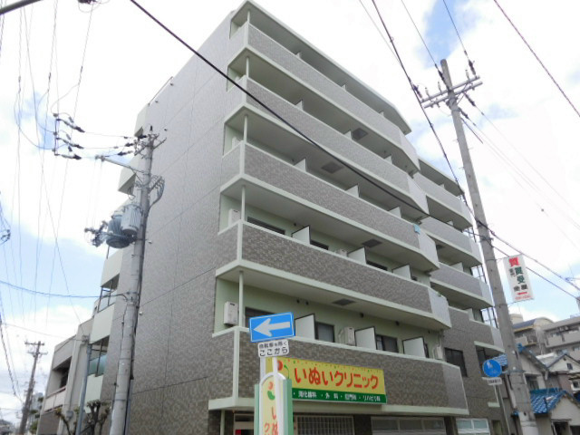 リヴァーシャロウ西三荘 外観