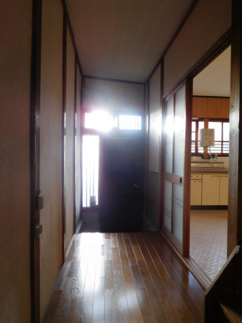 中東借家  玄関
