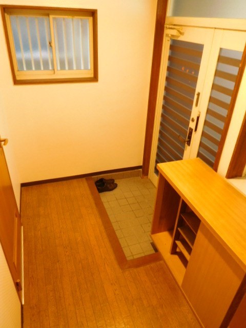 中東戸建 玄関