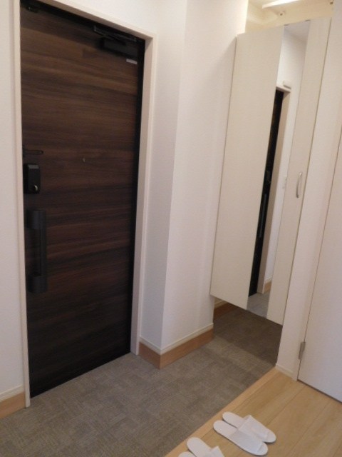 コウラニカイエヴァ 玄関