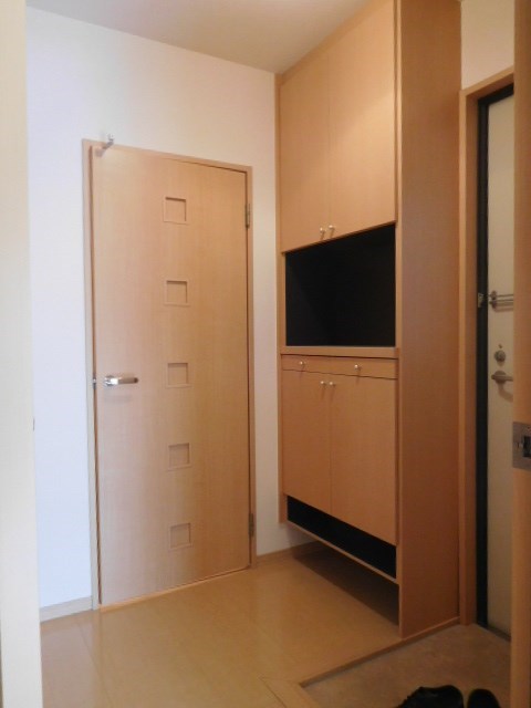 メゾンジュネス 玄関