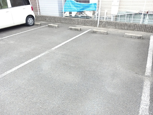 ヴィラウエスト 駐車場