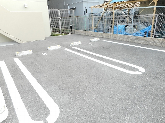 クリアネス　コート 駐車場