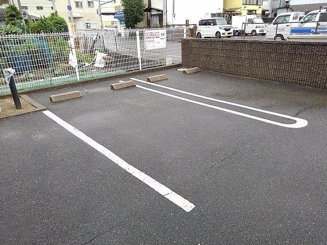 カサ・アビーテ 駐車場