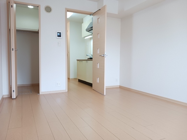 プレジェーネ　一津屋 リビング