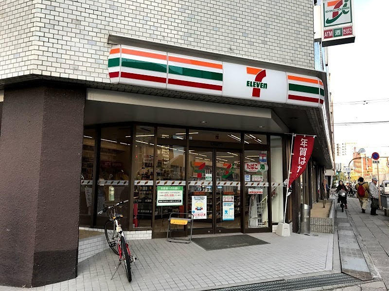 エスリード箕面船場阪大前 コンビニ
