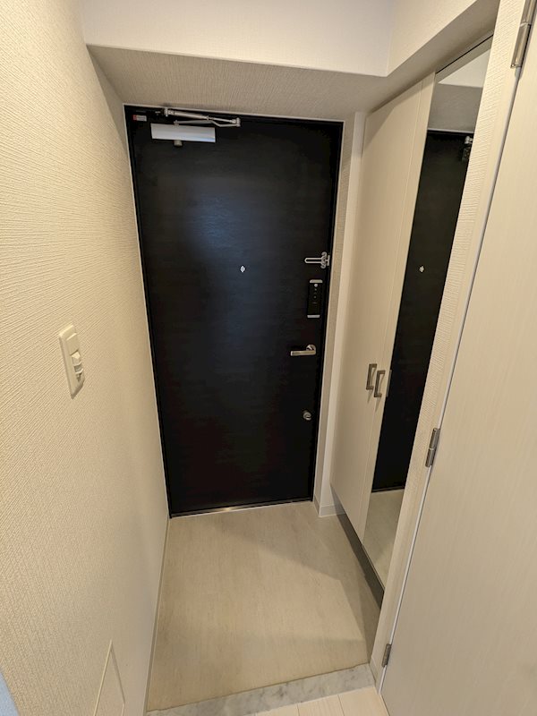 エスリード大阪デュアルゲート 玄関