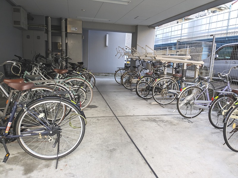 エスリード新大阪第８ 駐車場