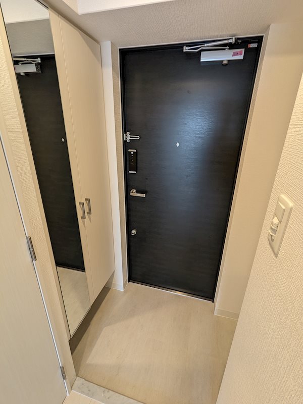 エスリード大阪デュアルゲート 玄関