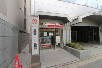 エスリード烏丸五条駅前 銀行