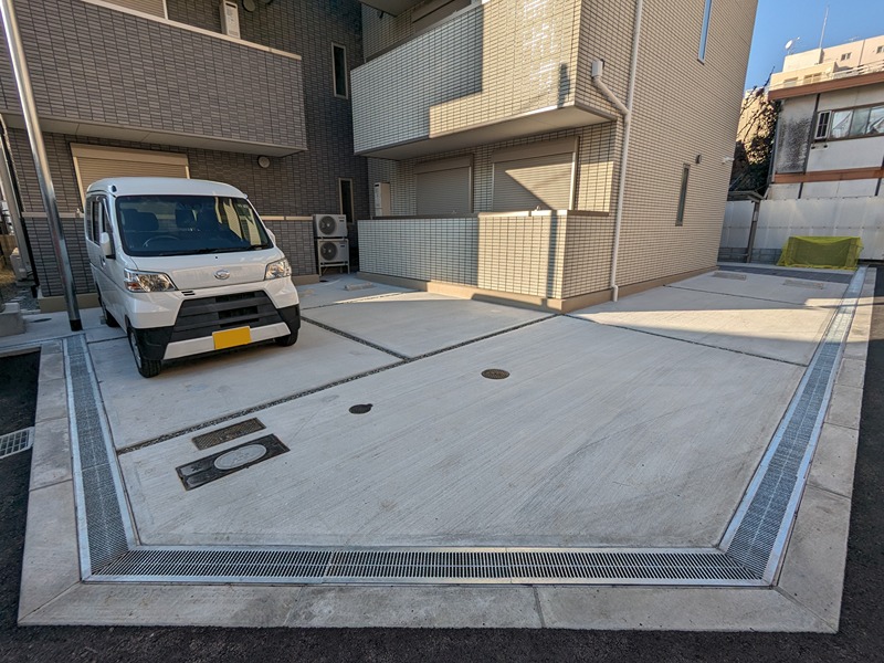 TRICERA Court 駐車場
