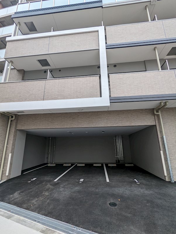 エスリード難波AGREA 駐車場