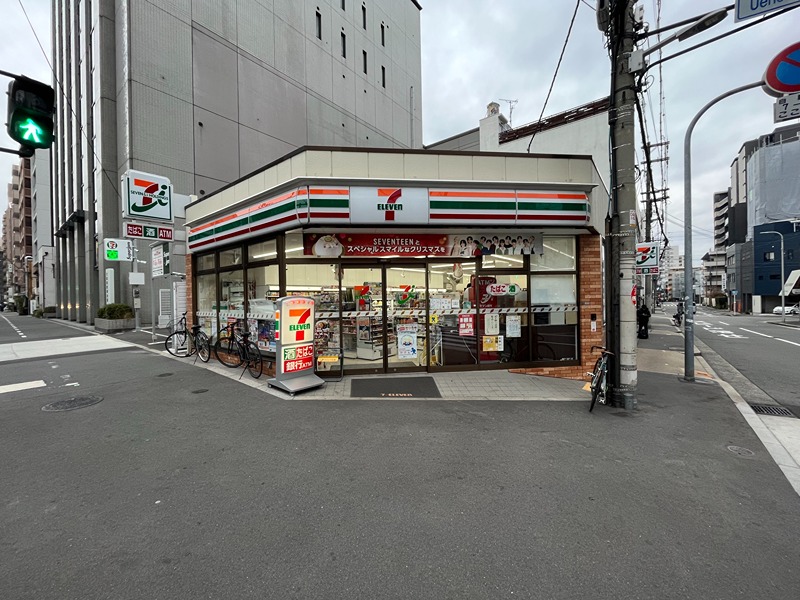 TRICERA Court コンビニ