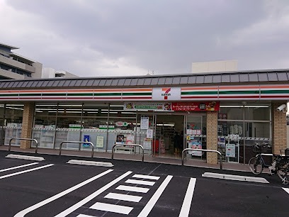 エスリード太秦レジデンス コンビニ