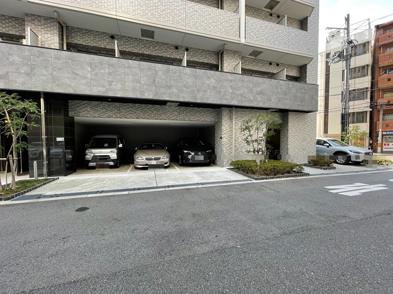 エスリード京橋アミュゼ 駐車場
