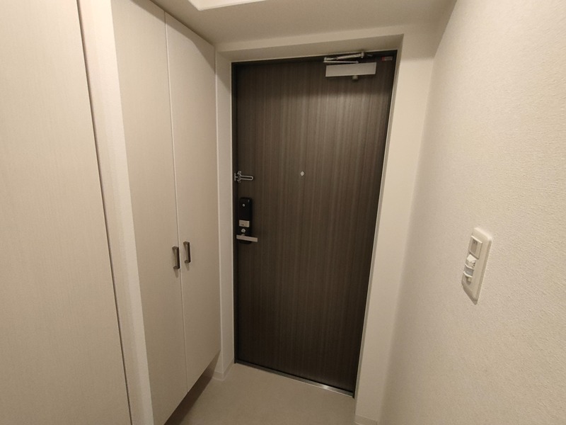 エスリード京橋アミュゼ 玄関