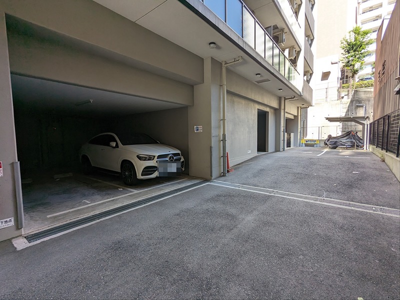 エスリード松屋町SOUTH 駐車場