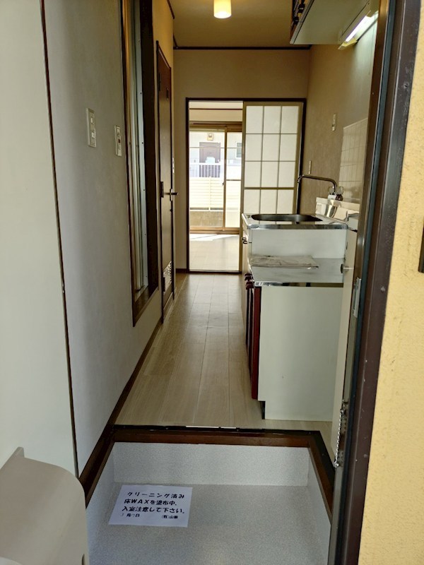 グランデュール上岡 玄関