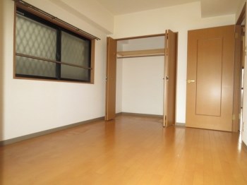 愛知県名古屋市瑞穂区中根町３丁目 ベッドルーム