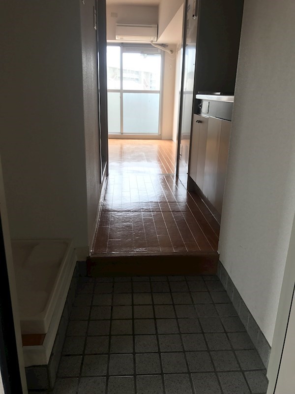 ヒルズ高坂  玄関