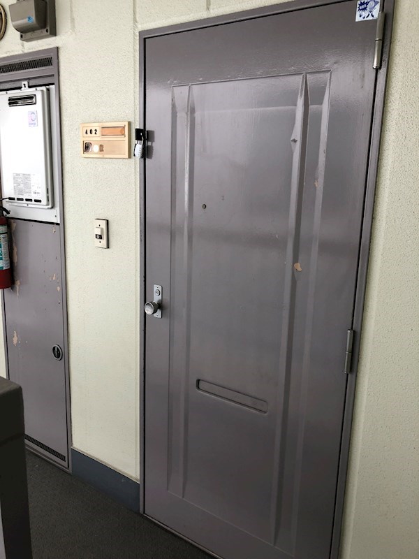 クレスト高辻 玄関